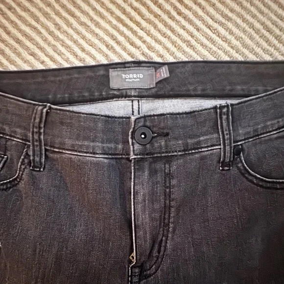 Torrid Women's   Black Ripped Denim Shorts - Picture 4 of 7